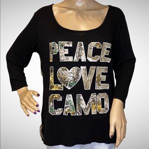 Realtree by Just Ginger PEACE LOVE CAMO Black Camo Sheer Shirt Top Sz Small VGC